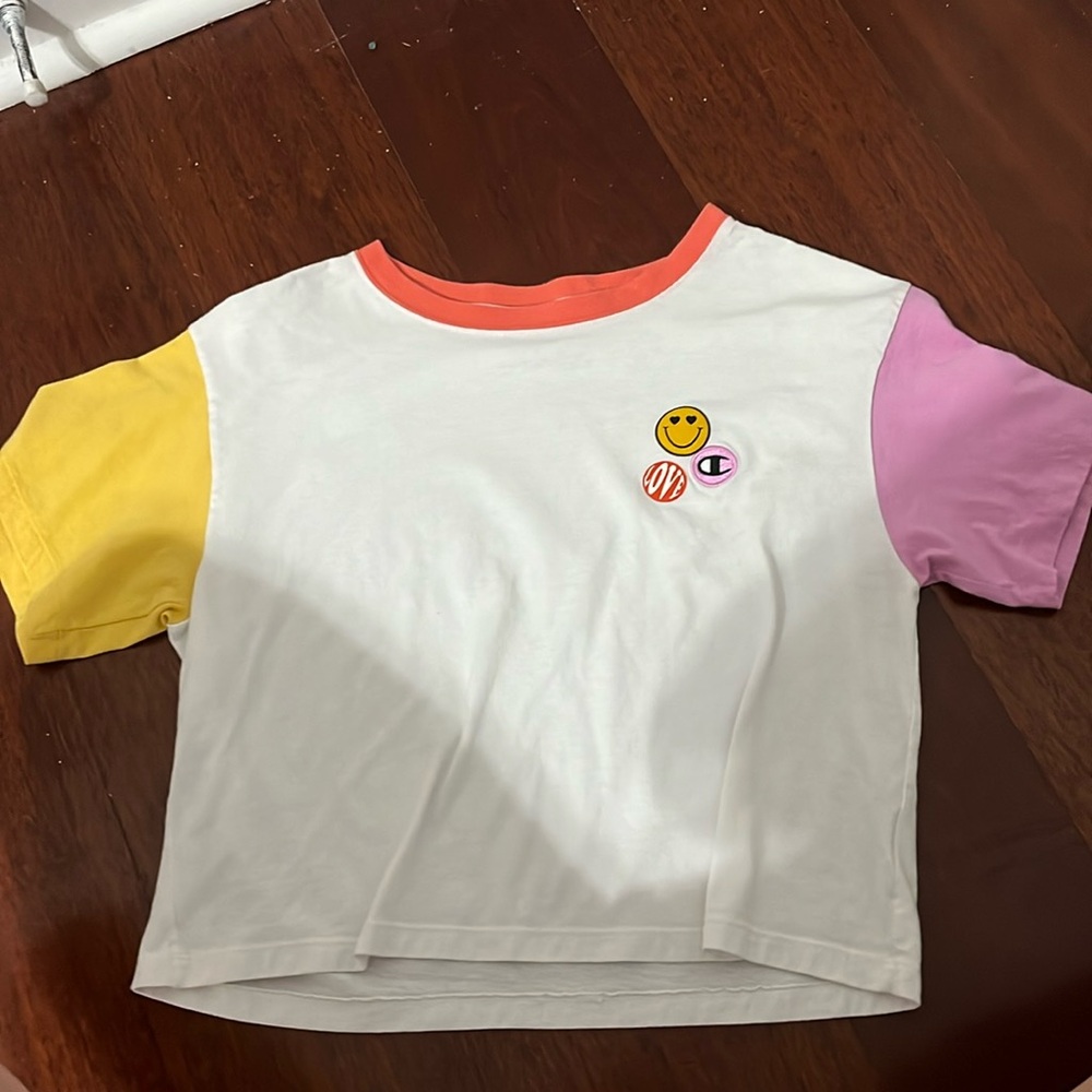Crop top from champion, multi colored and very cute!